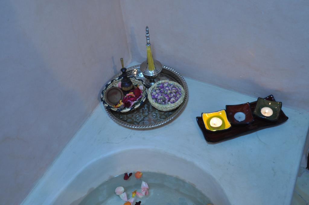 Riad La Famille Marrakesh Buitenkant foto