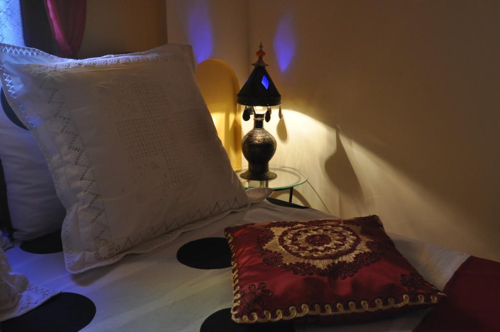 Riad La Famille Marrakesh Kamer foto