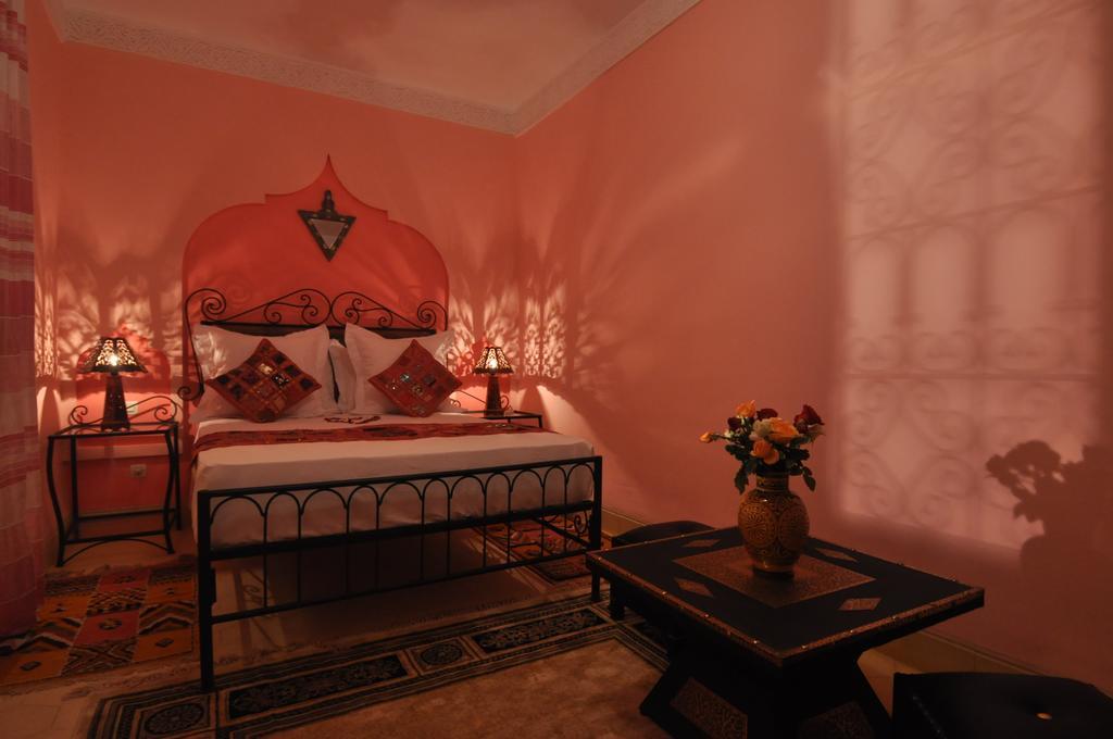 Riad La Famille Marrakesh Buitenkant foto