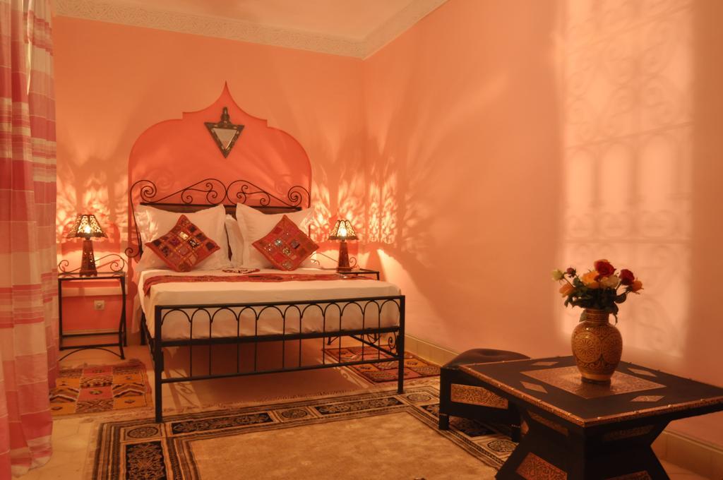 Riad La Famille Marrakesh Buitenkant foto