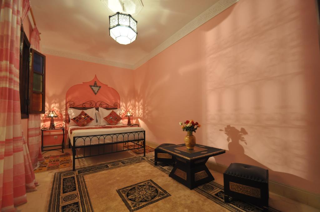 Riad La Famille Marrakesh Buitenkant foto