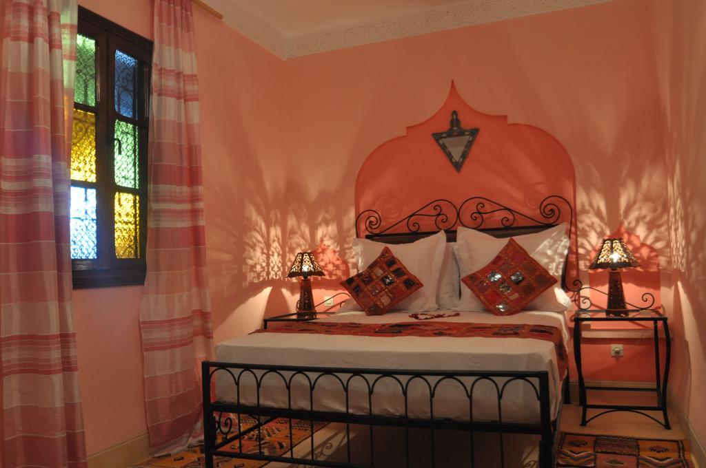 Riad La Famille Marrakesh Buitenkant foto
