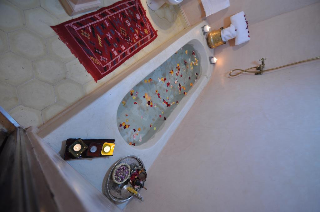 Riad La Famille Marrakesh Buitenkant foto