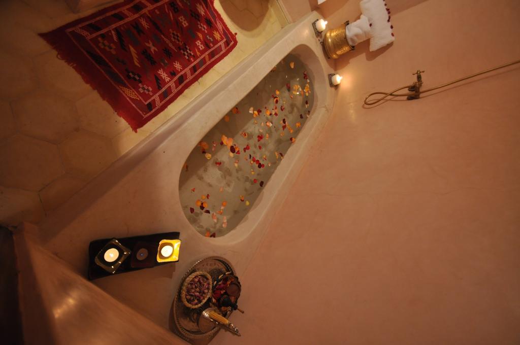 Riad La Famille Marrakesh Buitenkant foto