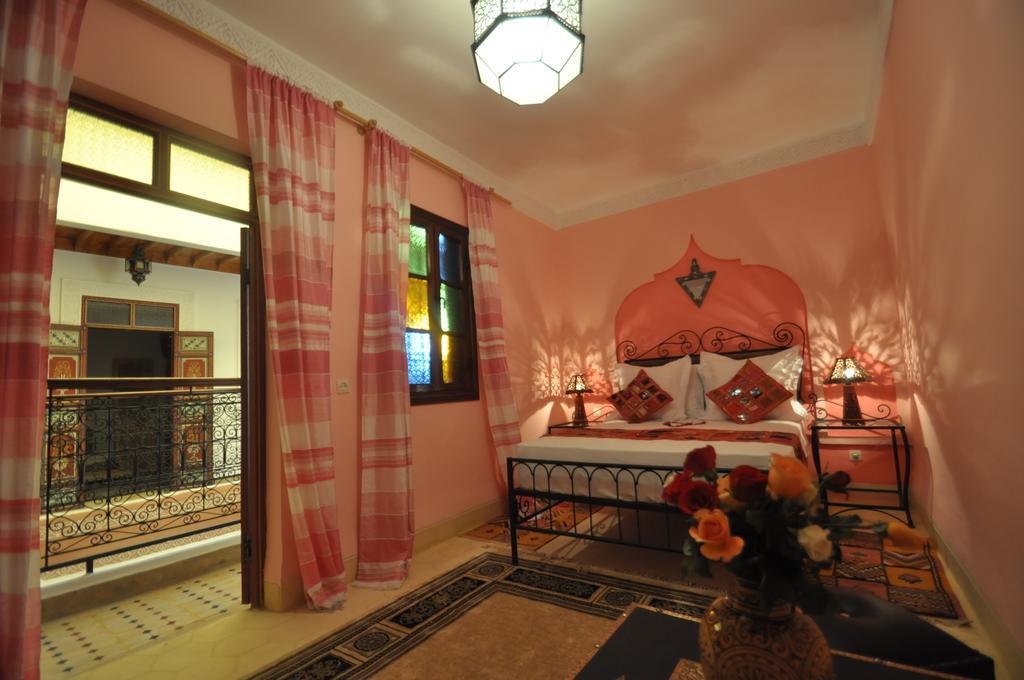 Riad La Famille Marrakesh Buitenkant foto